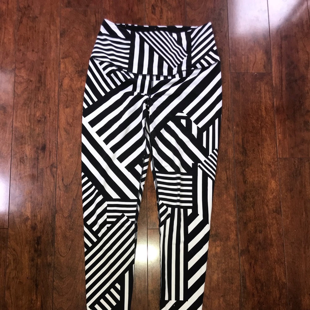 Stripe black and white leggings! VICTORIA SECRET!!